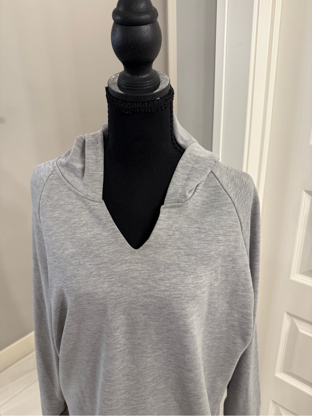 🍂🎃🍁 Women’s Gray Hooded Sweatshirt Tunic Pullover - super cute with leggings! - Picture 3 of 7